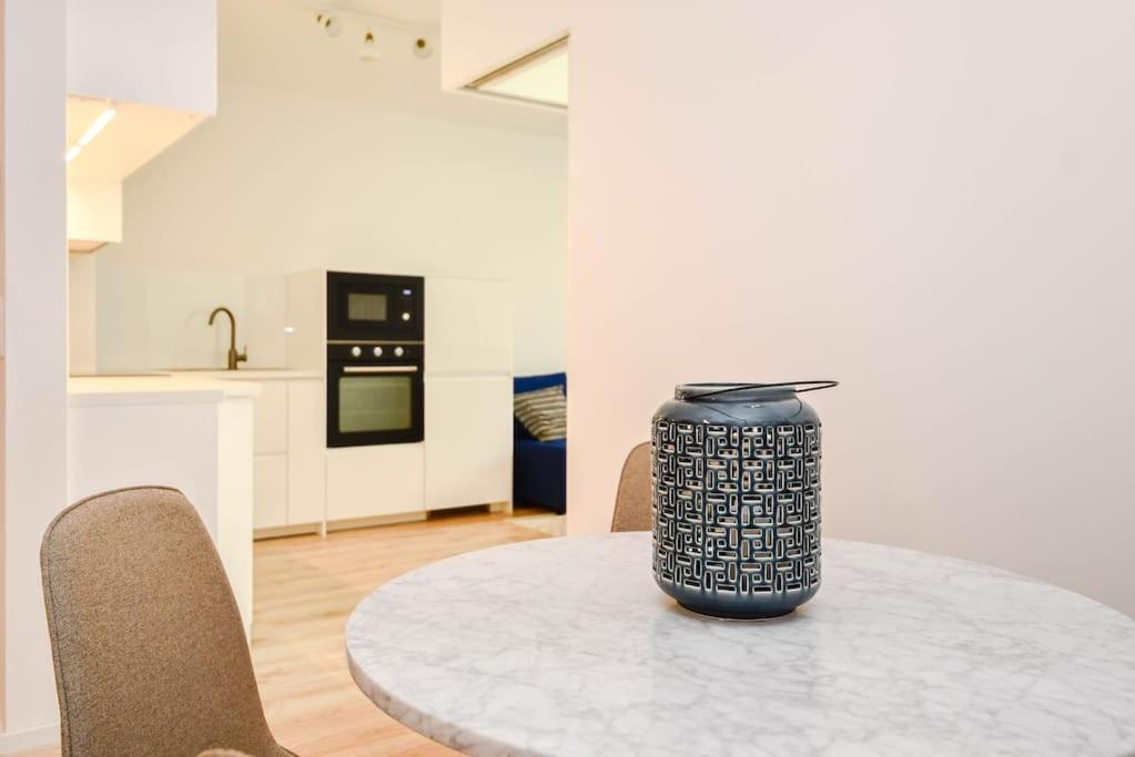 New Modern Apartment In City Center Bratislava Bagian luar foto