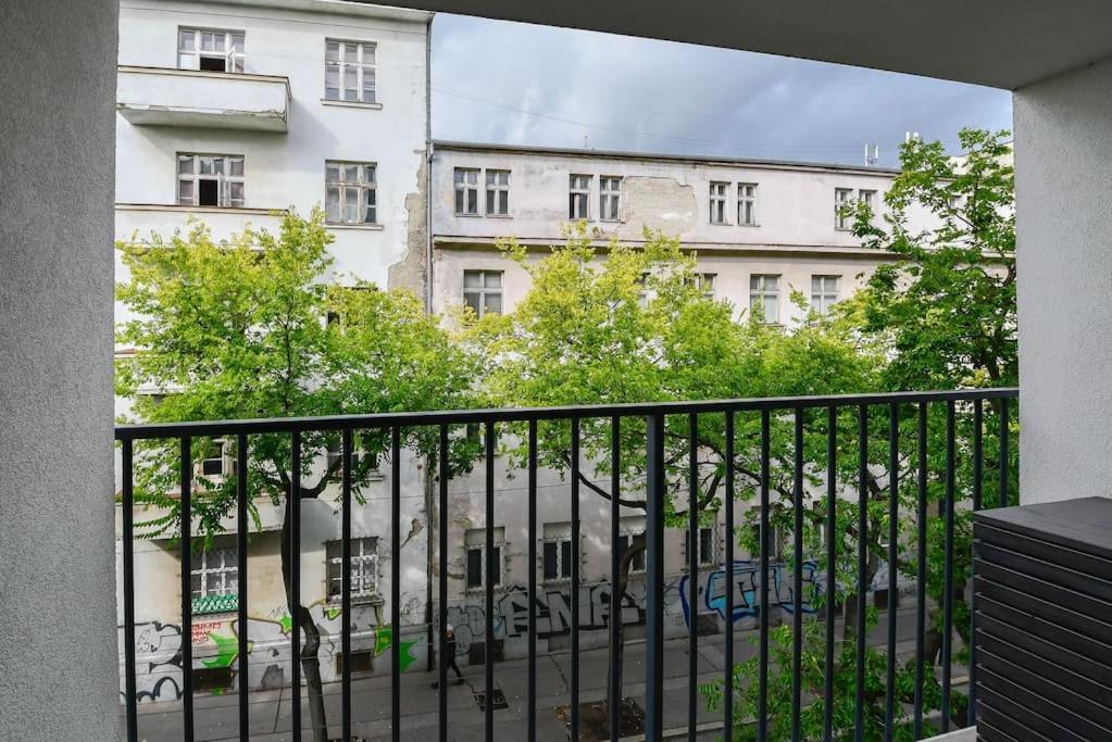 New Modern Apartment In City Center Bratislava Bagian luar foto